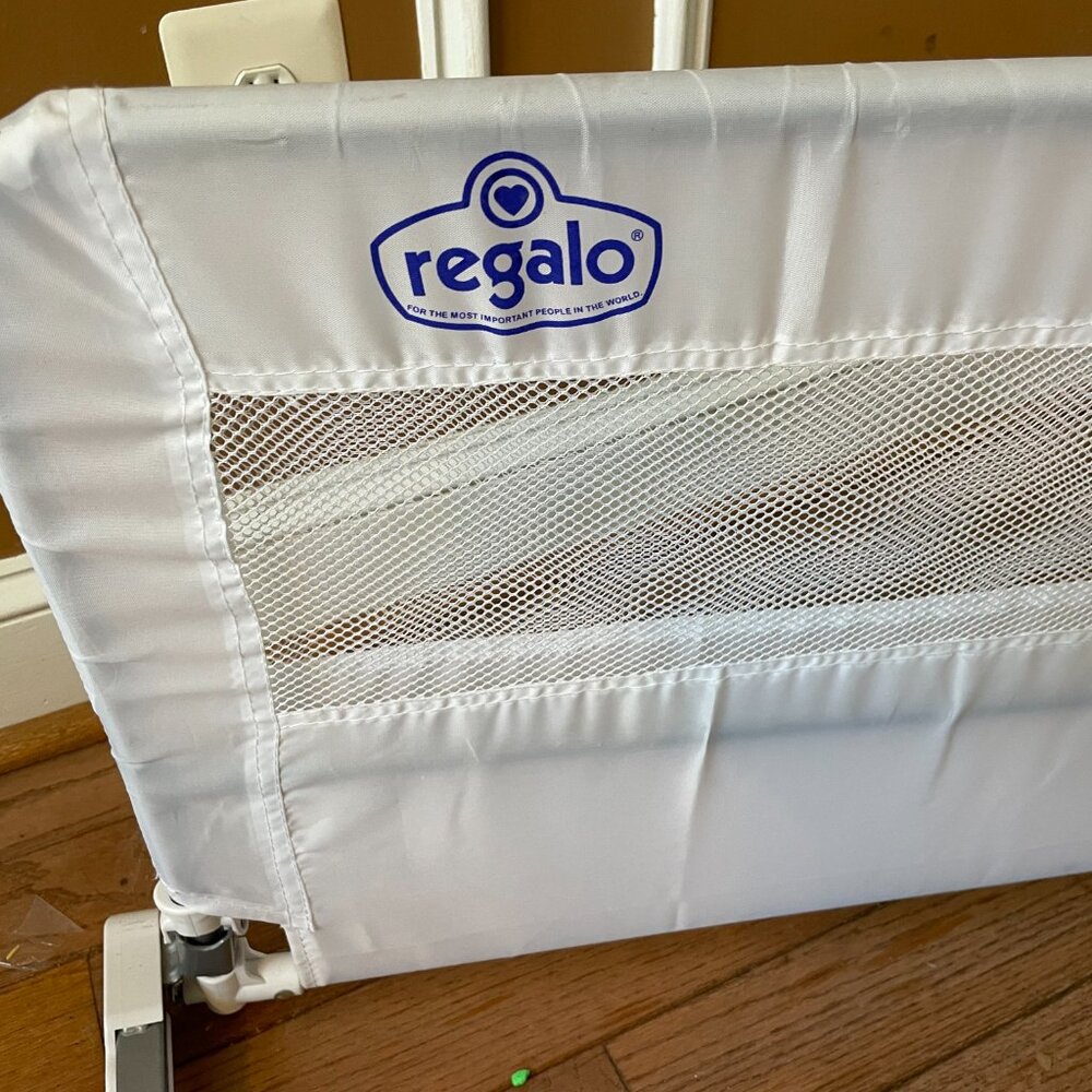 Children's Regalo Safety Bed Rails Set - Picture 2 of 4